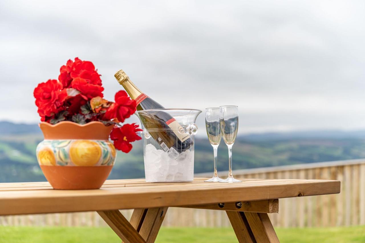 The Annexe, Luxury With Hot Tub At Pitilie Pods